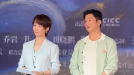 握住张秘书的双乳爽